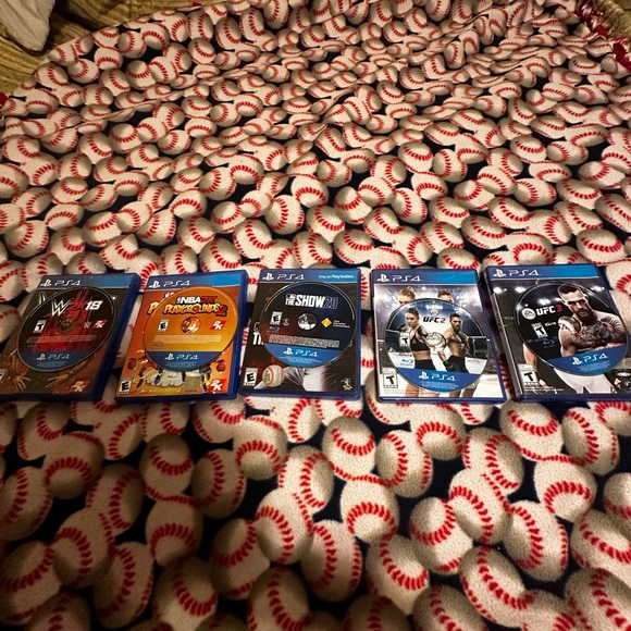 PS4 Game Bundle - Picture 3 of 4
